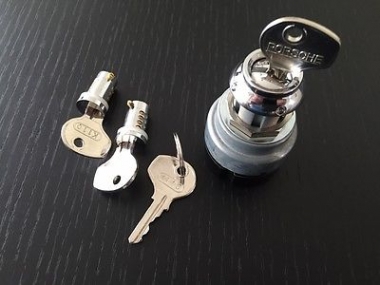 Zündschloss K 300 und zwei Türschlösser incl. 4 x Schlüssel 