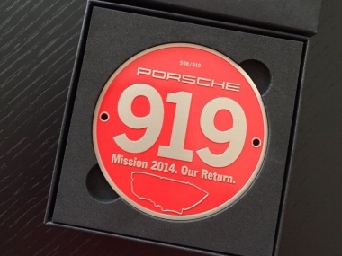 Original Porsche 919-Plakette "Our Return" 